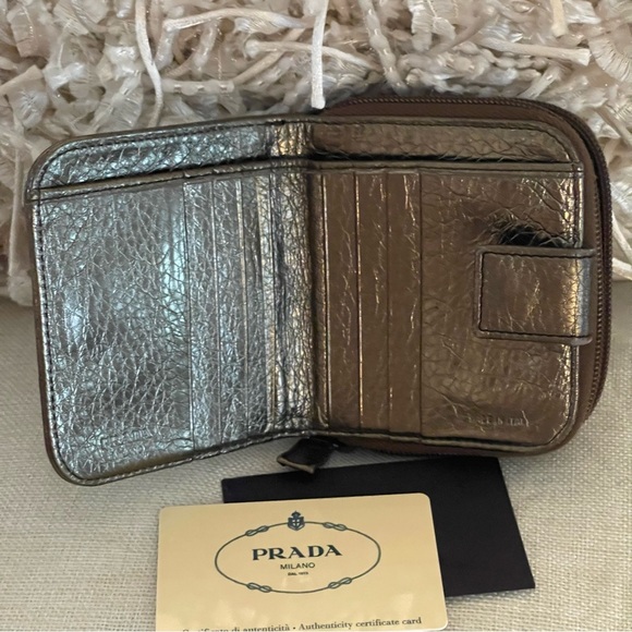 COA⭐️PRADA Vitello Daino Leather
Compact Wallet⭐️STUNNING⭐️ 💯Authentic - Picture 6 of 16